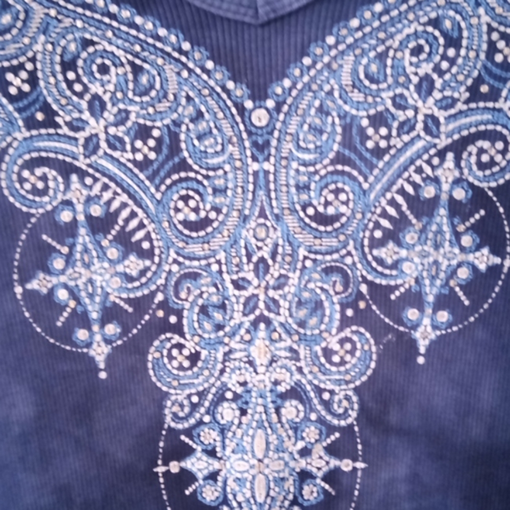 Navy top with fancy neckline - Picture 3 of 5